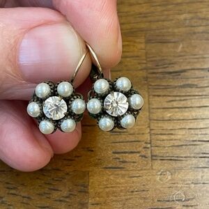 Liz Palacios Crystal/faux pearl earring